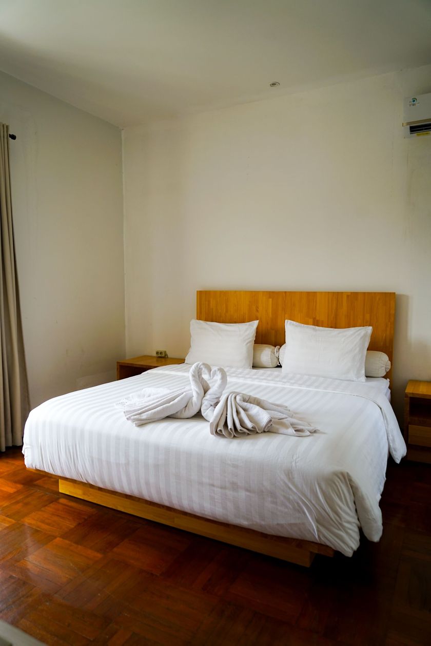 Bed and linen